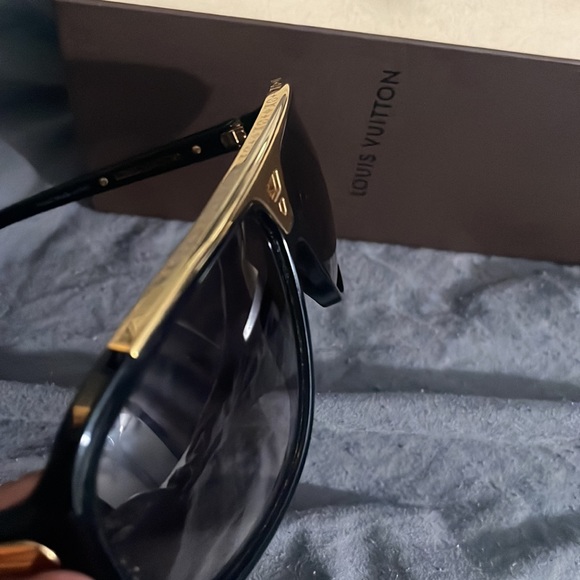 Louis Vuitton Z0350W unisex Sunglasses - Picture 4 of 4